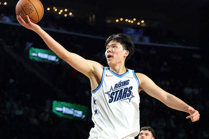 全明星新秀赛卡特队夺冠 埃奇库姆MVP杨瀚森10分2板